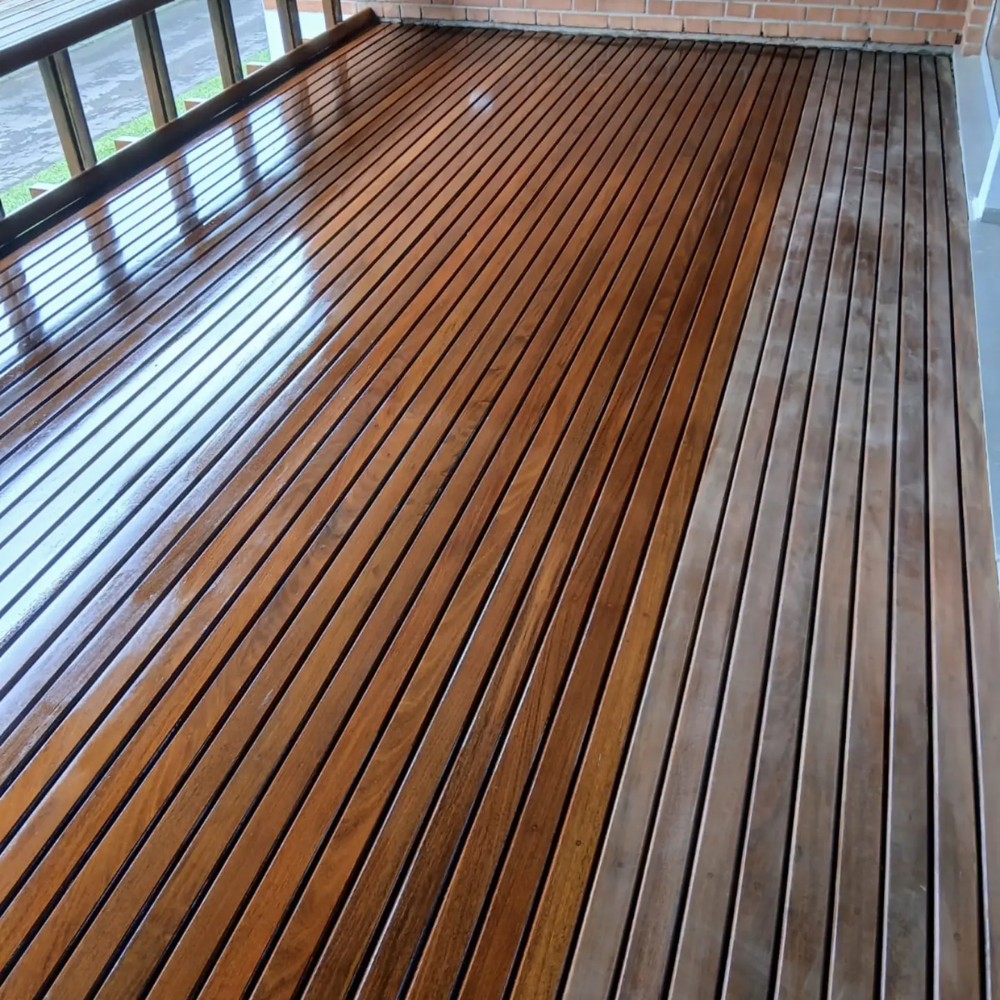 Revitalização de deck de madeira antes e depois